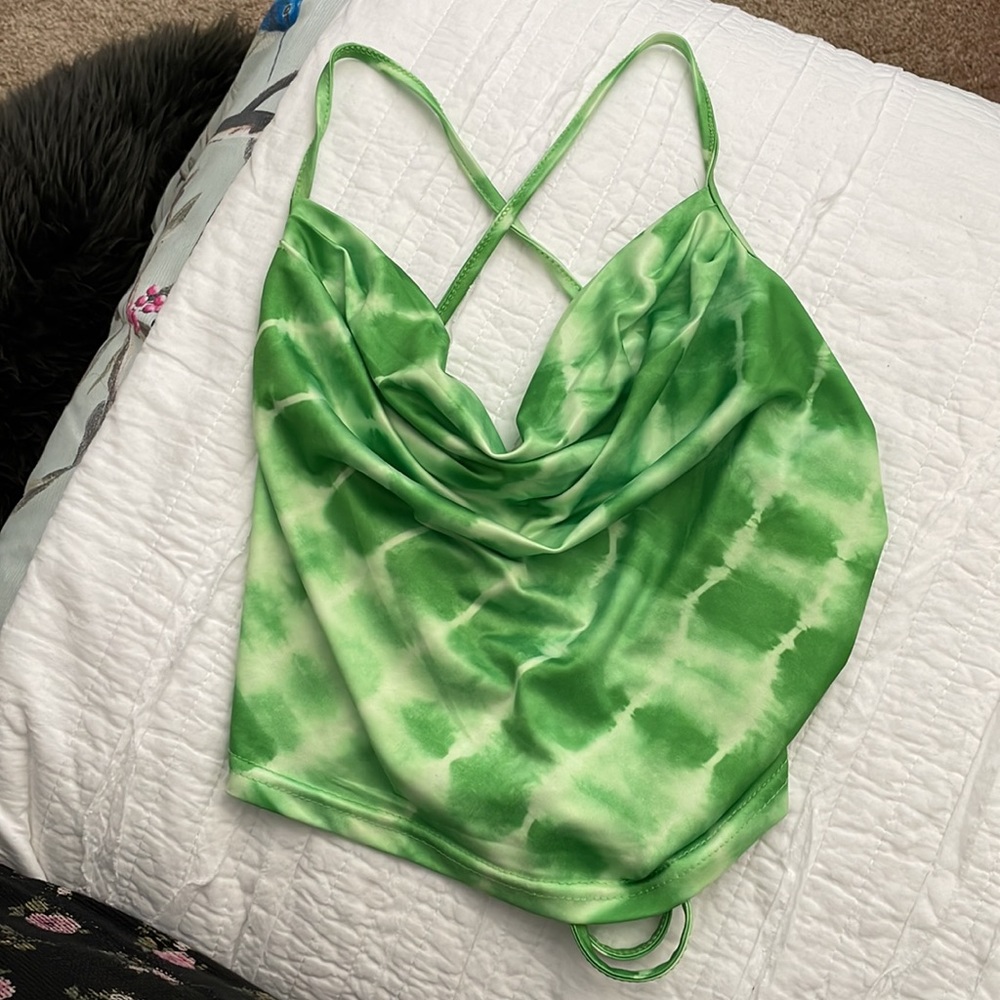 Funky Backless Cropped Top - Picture 5 of 5